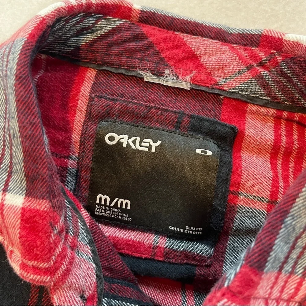 Oakley Flannel Shirt Mens Sz M Slim Fit  Plaid Long Sleeve Red Black White